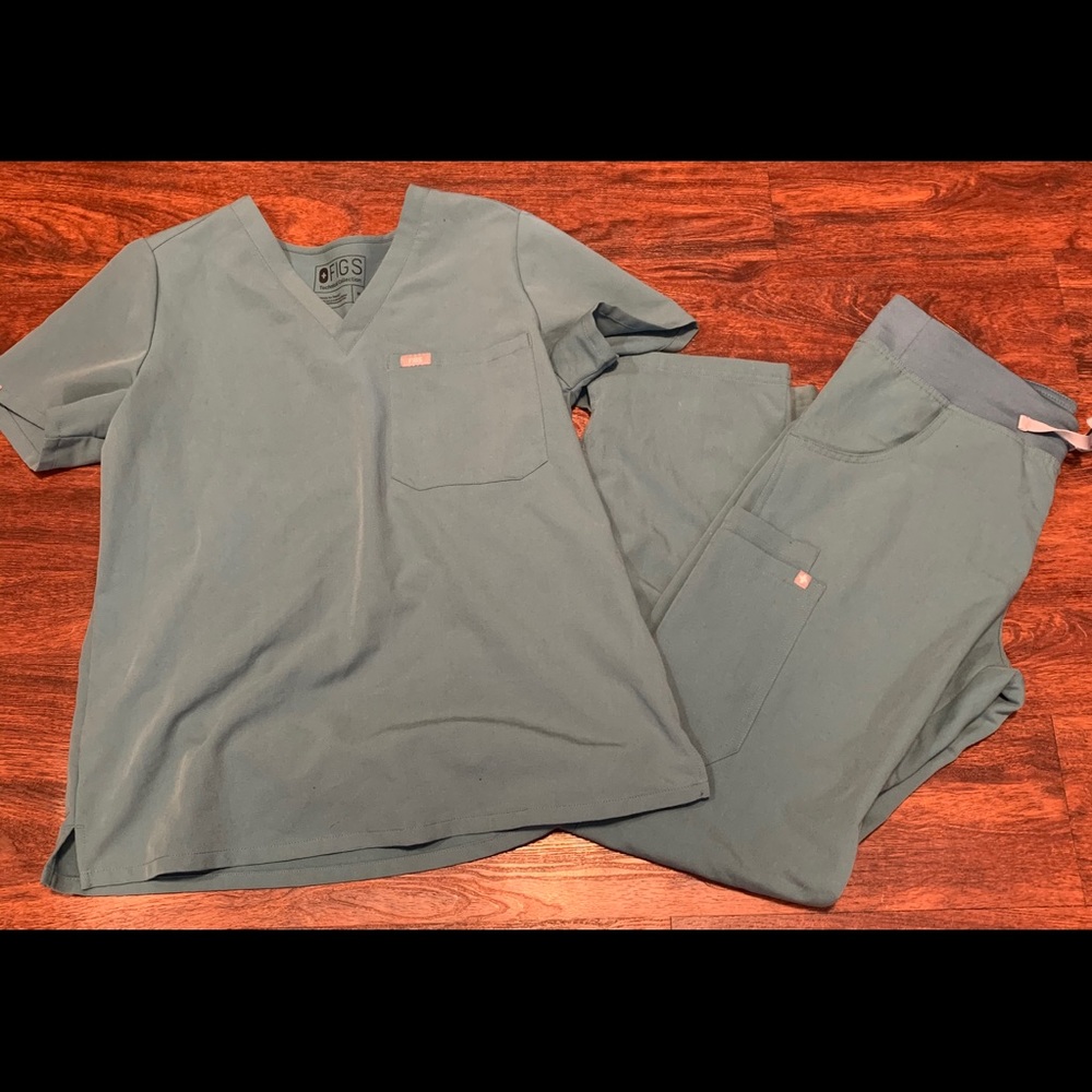 Figs scrub set bottoms size small top size medium